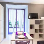 Glamorous House in Chiaia